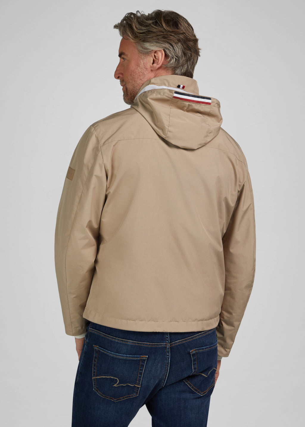VESTE