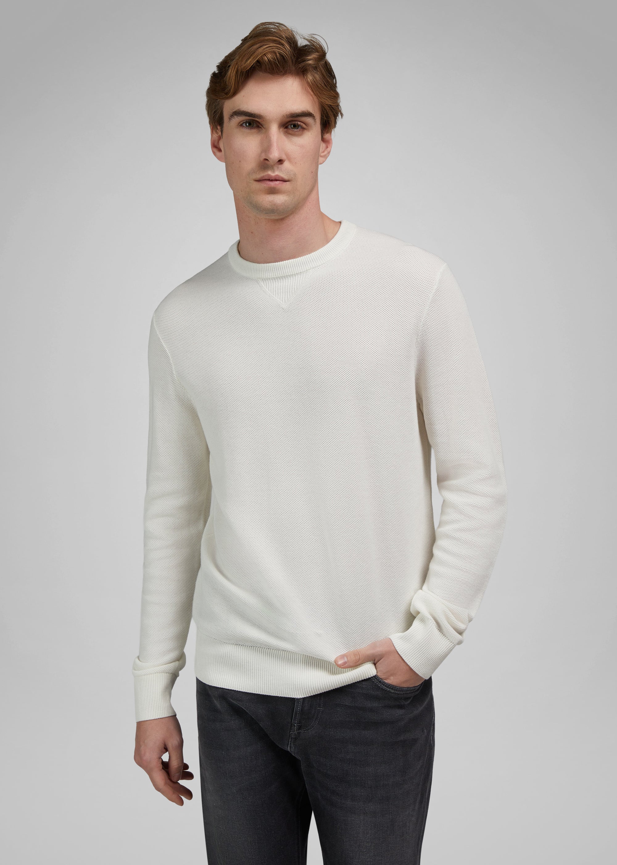 STRICK CREWNECK