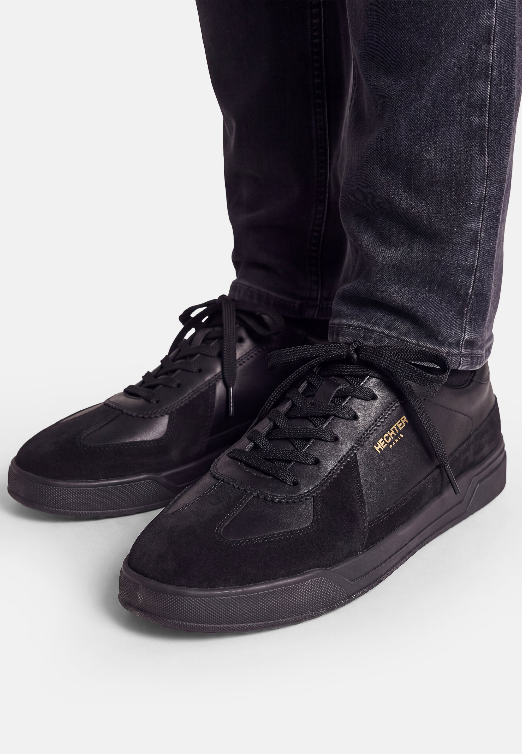 SNEAKER