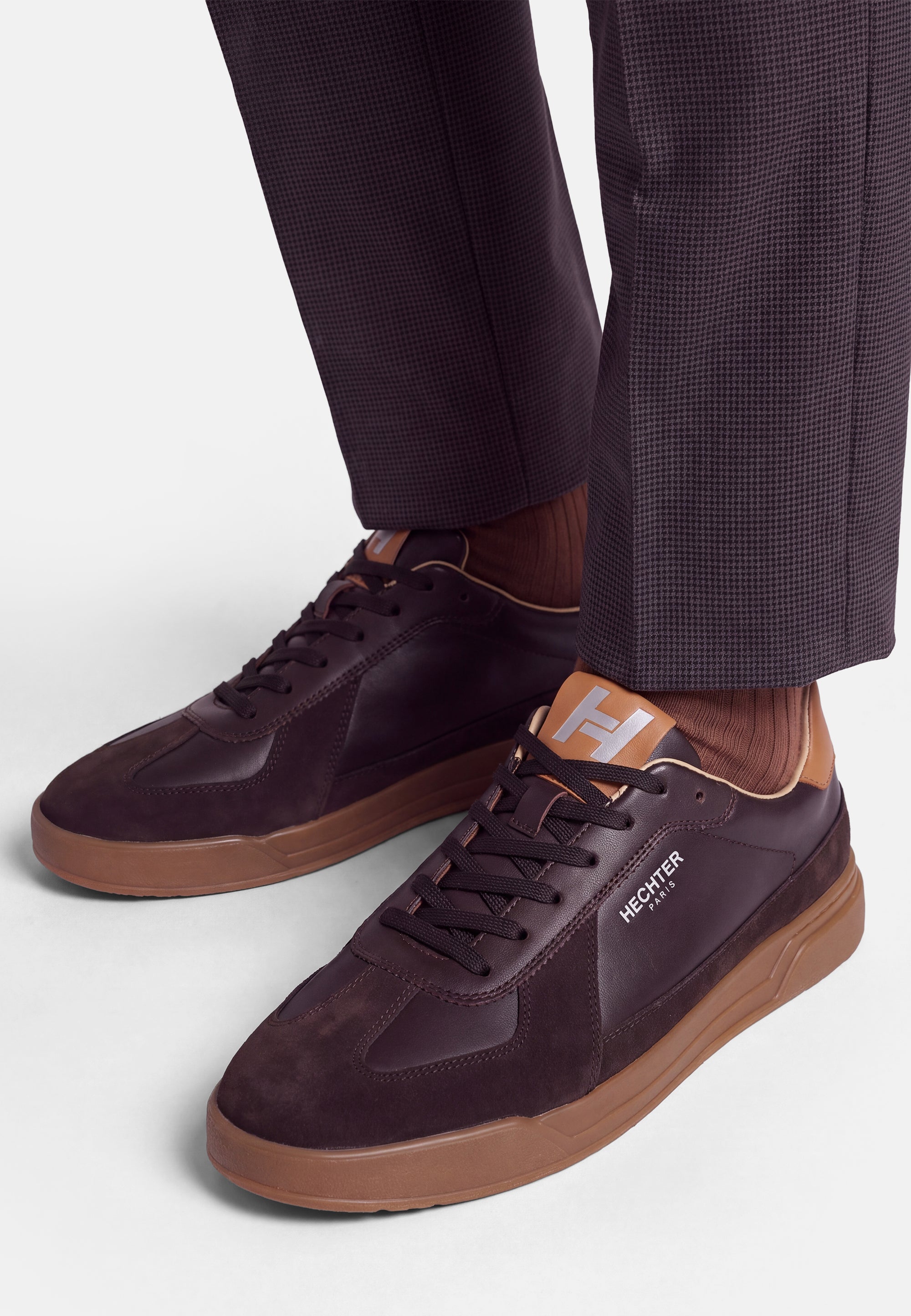 SNEAKER – Schwarzbraun – Ansicht 1